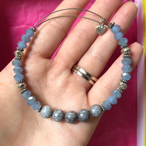 Handmade Blue Stone Bead Expandable Bracelet - Picture 5 of 6